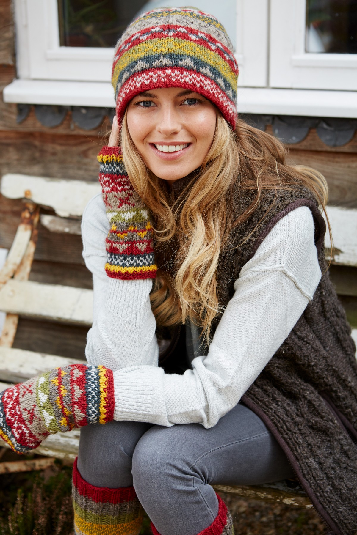 Pachamama Finnistere Rust Hand Knitted in Nepal Himalayan Winter Bobble Beanie 